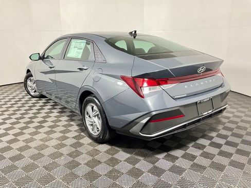 New 2026 Hyundai Elantra SE FWD image 10