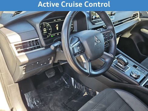 Used 2023 Mitsubishi Outlander SE image 12