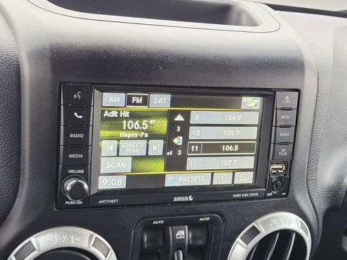 Used 2015 Jeep Wrangler Unlimited Sahara image 28