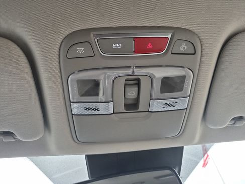 Used 2024 Kia Telluride EX w/ EX Captain's Chair Package image 39