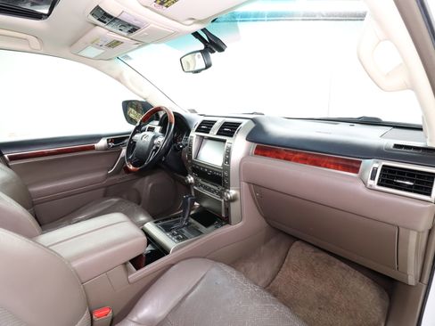 Used 2010 Lexus GX 460 image 16