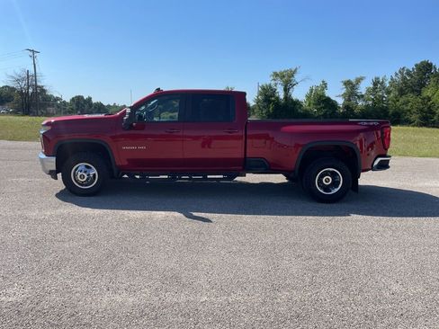 Used 2022 Chevrolet Silverado 3500 LT w/ Convenience Package AWD/4WD image 2