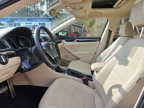 Used 2019 Volkswagen Passat 2.0T SE R-Line image 7