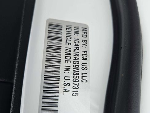 Used 2022 Jeep Grand Cherokee L Laredo w/ Luxury Tech Group I AWD/4WD image 42