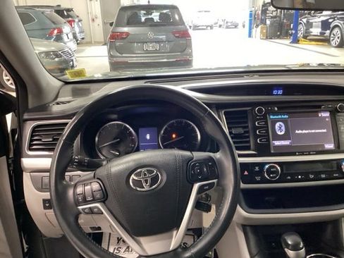 Used 2016 Toyota Highlander Plus AWD/4WD image 6