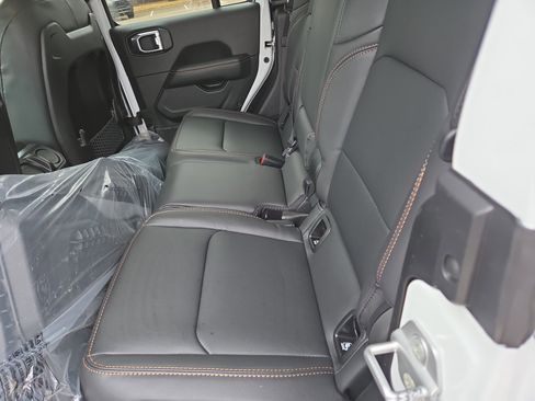 New 2026 Jeep Gladiator Sahara image 6