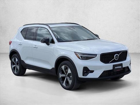 New 2026 Volvo XC40 B5 Plus w/ Protection Package Premier AWD/4WD image 6
