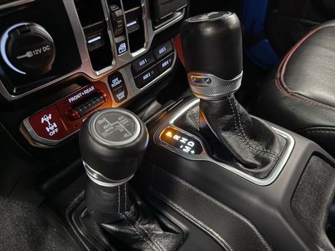 Used 2024 Jeep Wrangler Unlimited Rubicon AWD/4WD image 31