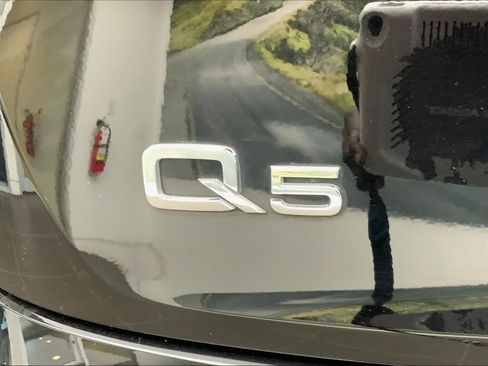 Used 2018 Audi Q5 2.0T Premium Plus w/ Premium Plus Package AWD/4WD image 32