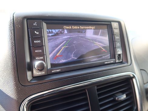 Used 2018 Dodge Grand Caravan SE image 14