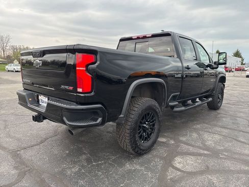 Used 2025 Chevrolet Silverado 2500 ZR2 w/ Technology Package image 8