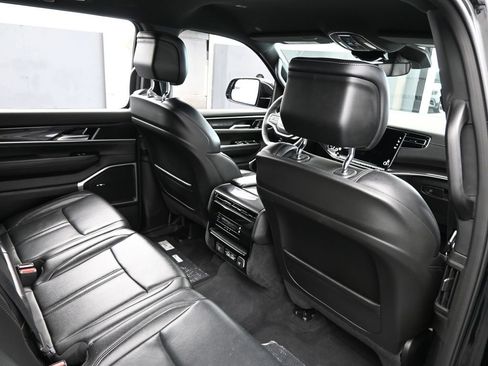 Used 2024 Jeep Wagoneer 2WD image 46