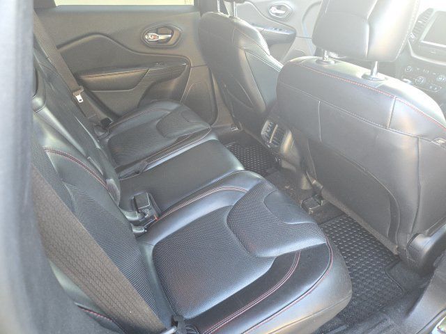 Used 2016 Jeep Cherokee Trailhawk w/ Comfort/Convenience Group AWD/4WD image 15