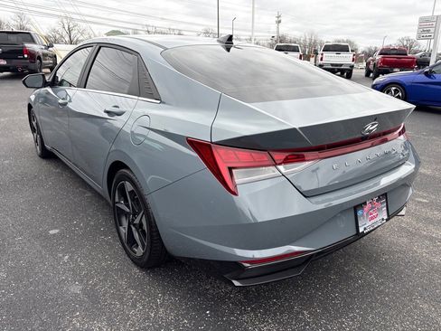 Used 2023 Hyundai Elantra Limited image 3