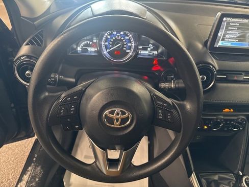 Used 2017 Toyota Yaris iA image 12