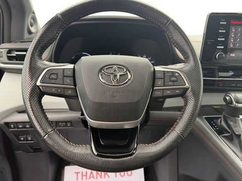 Used 2022 Toyota Sienna XSE image 11
