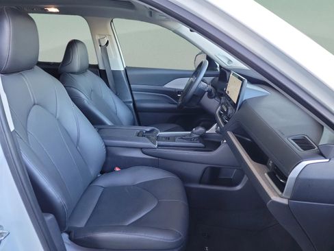 Certified 2025 Toyota Grand Highlander Limited image 4