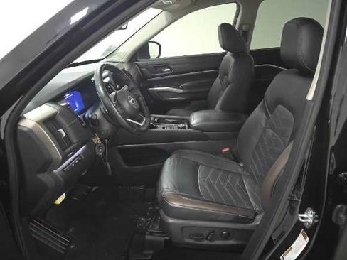Used 2024 Nissan Pathfinder Platinum w/ Cargo Package AWD/4WD image 8