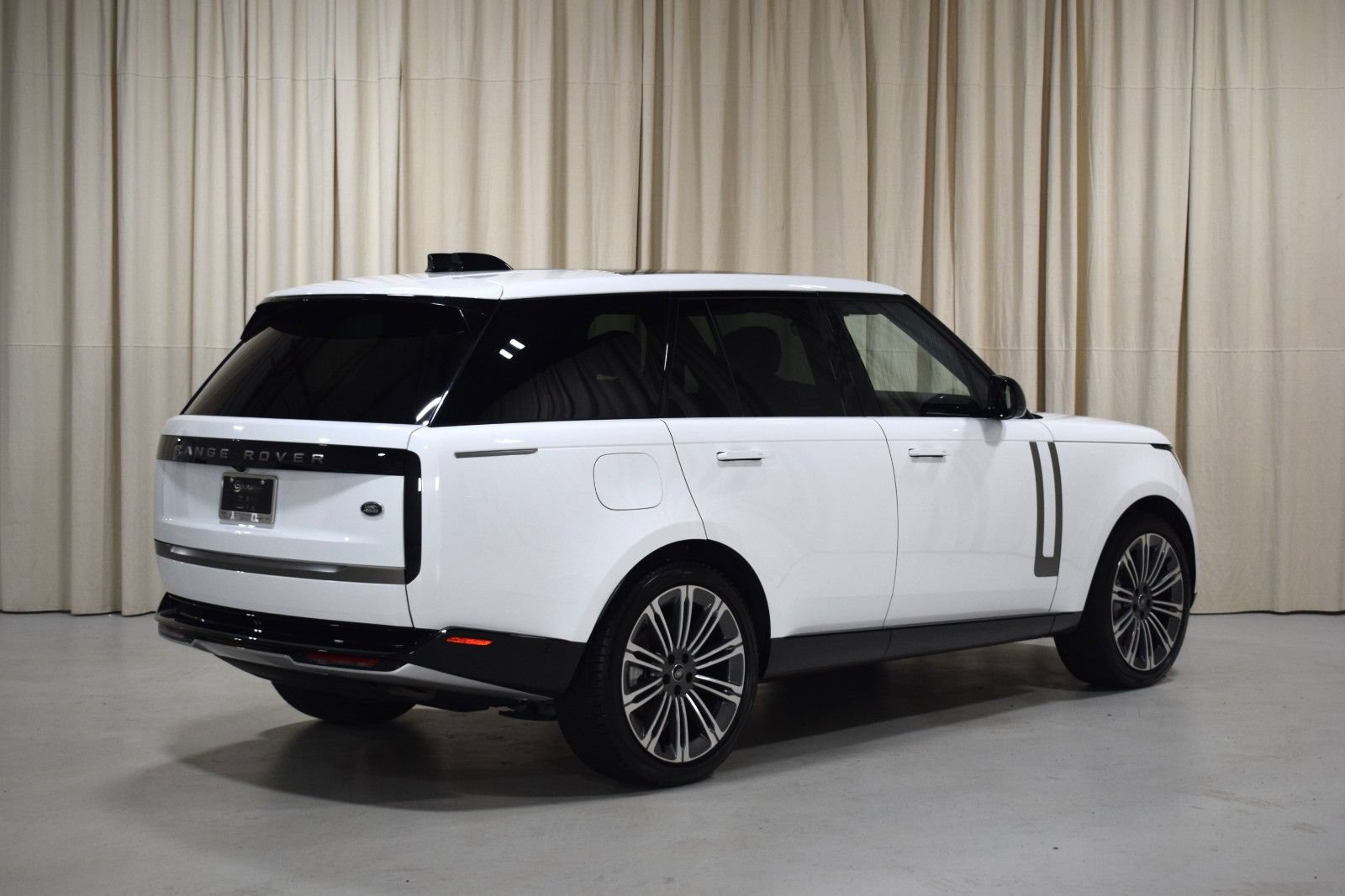 Used 2023 Land Rover Range Rover SE AWD/4WD image 10