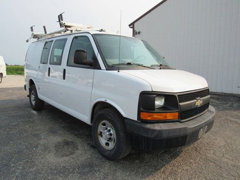 Used 2015 Chevrolet Express 2500 RWD image 9