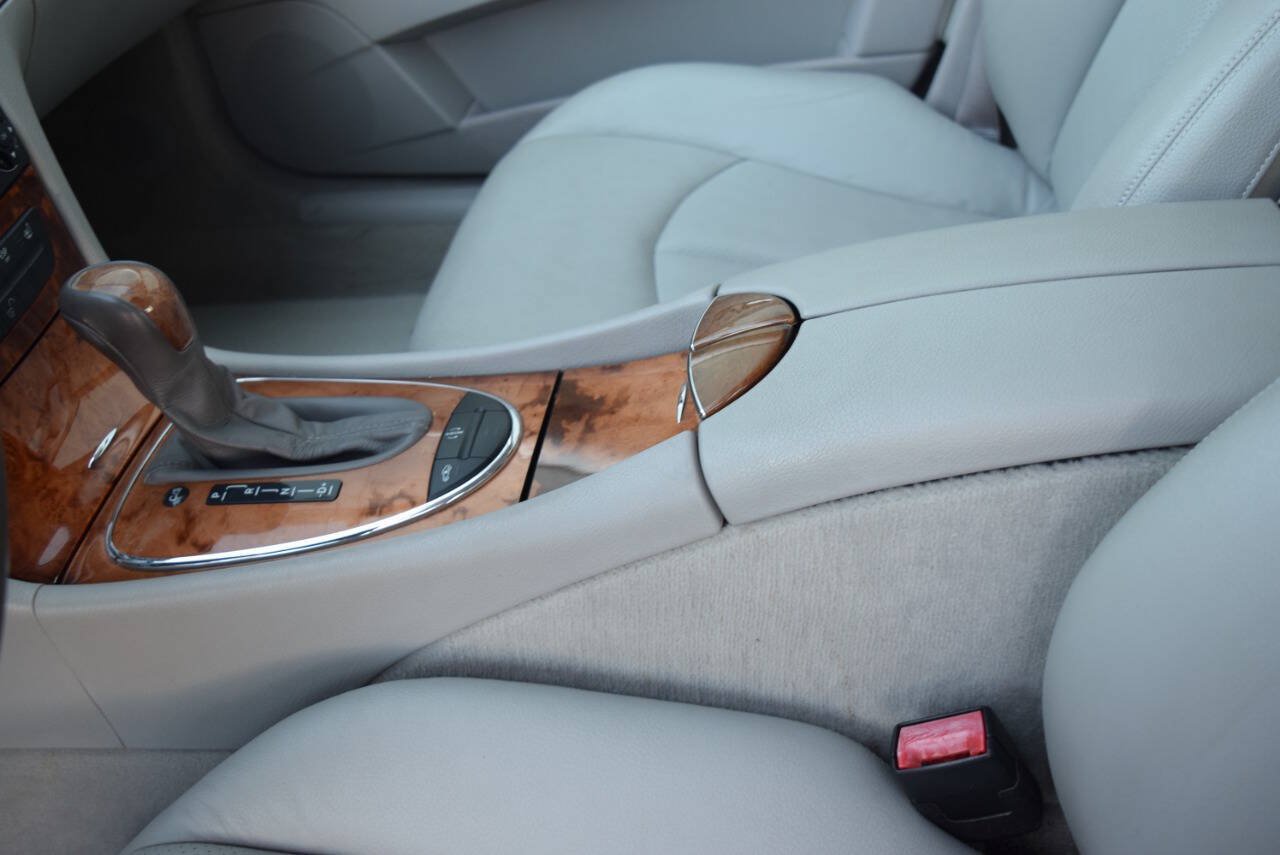 Used 2004 Mercedes-Benz E 500 Sedan image 25