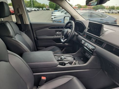 Used 2024 Honda Pilot Touring image 29