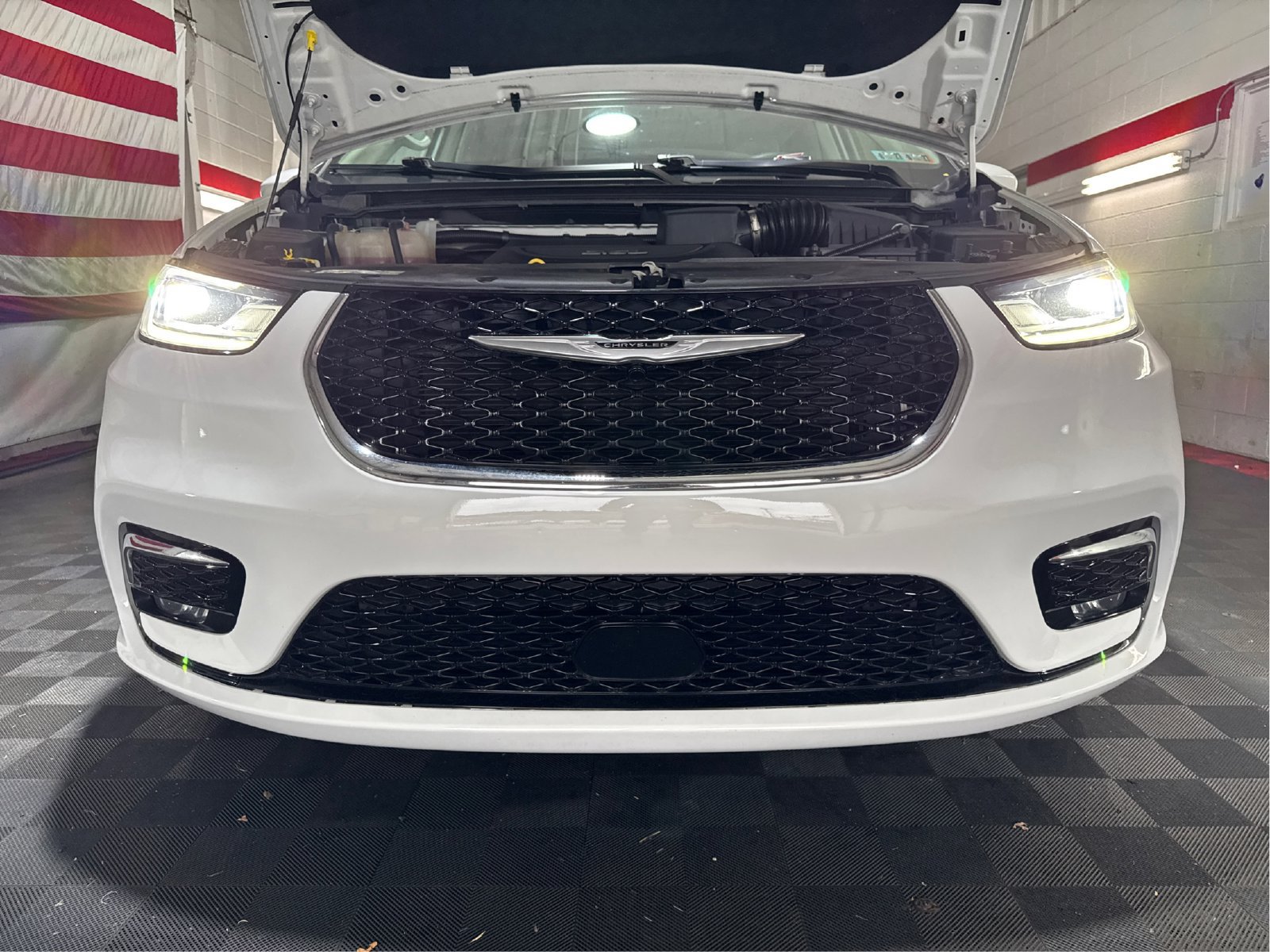 Used 2023 Chrysler Pacifica Touring-L FWD image 22