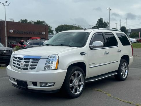Used 2014 Cadillac Escalade Luxury image 4