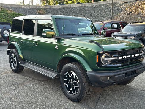 Used 2025 Ford Bronco Outer Banks AWD/4WD image 3