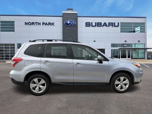 Used 2016 Subaru Forester 2.5i Premium w/ Popular Package #2 AWD/4WD image 2