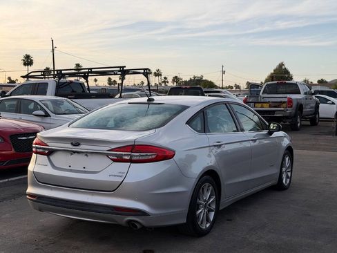 Used 2017 Ford Fusion SE FWD image 9
