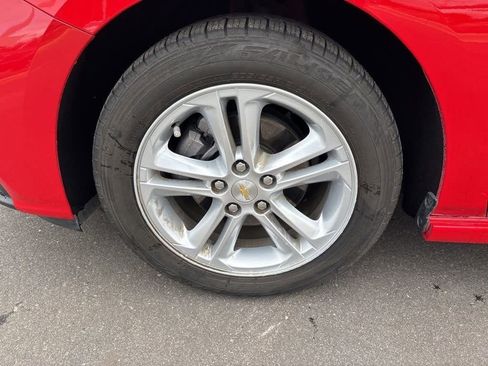 Used 2018 Chevrolet Cruze LT w/ Convenience Package image 9