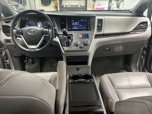 Used 2018 Toyota Sienna XLE Premium image 22