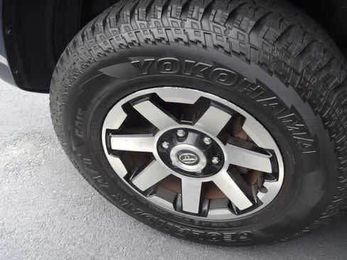 Used 2020 Toyota 4Runner TRD Off-Road AWD/4WD image 11