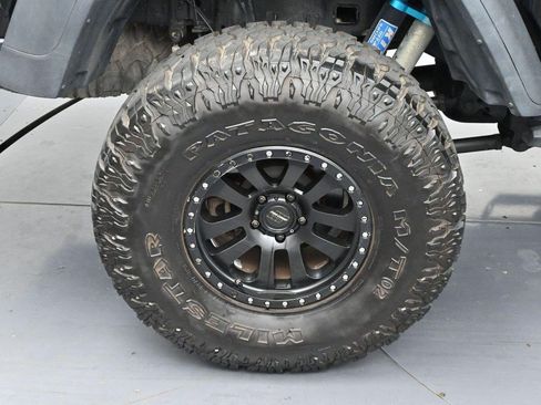 Used 2020 Jeep Gladiator Rubicon AWD/4WD image 36