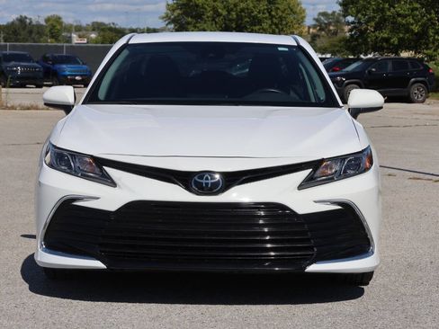 Used 2022 Toyota Camry LE image 2