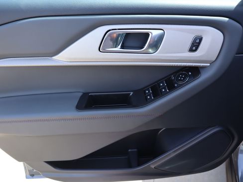 New 2026 Ford Explorer Active w/ Active Comfort Package RWD image 18