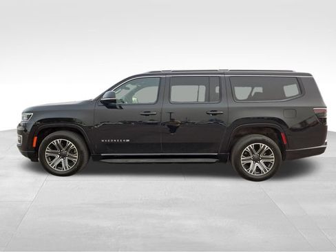 Used 2024 Jeep Wagoneer L Series II w/ Flexible Seating Group AWD/4WD image 11