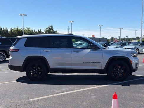 Used 2023 Jeep Grand Cherokee L Laredo AWD/4WD image 4