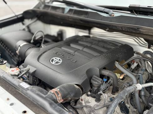 Used 2019 Toyota Tundra SR5 w/ SR5 Upgrade Package AWD/4WD image 38