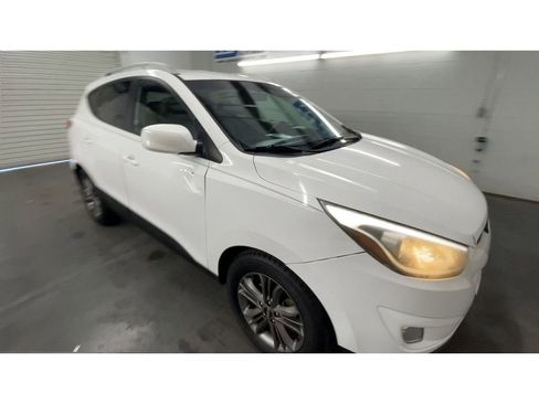 Used 2014 Hyundai Tucson SE image 2