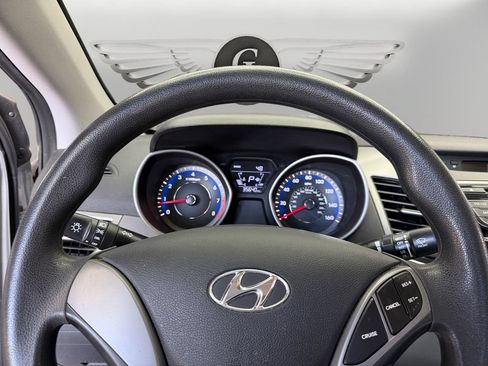 Used 2014 Hyundai Elantra SE FWD image 19