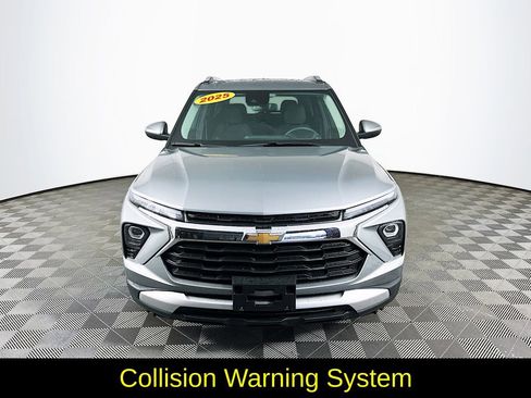 Used 2025 Chevrolet TrailBlazer LT AWD/4WD image 4
