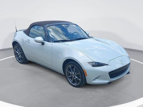 Used 2019 MAZDA MX-5 Miata Grand Touring w/ GT-S Package RWD image 3