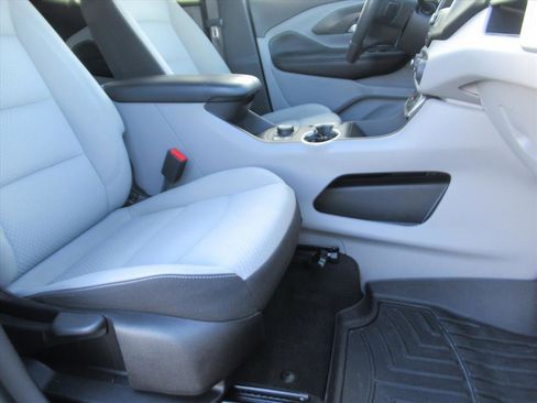 Used 2023 GMC Terrain SLE w/ Driver Convenience Package image 10