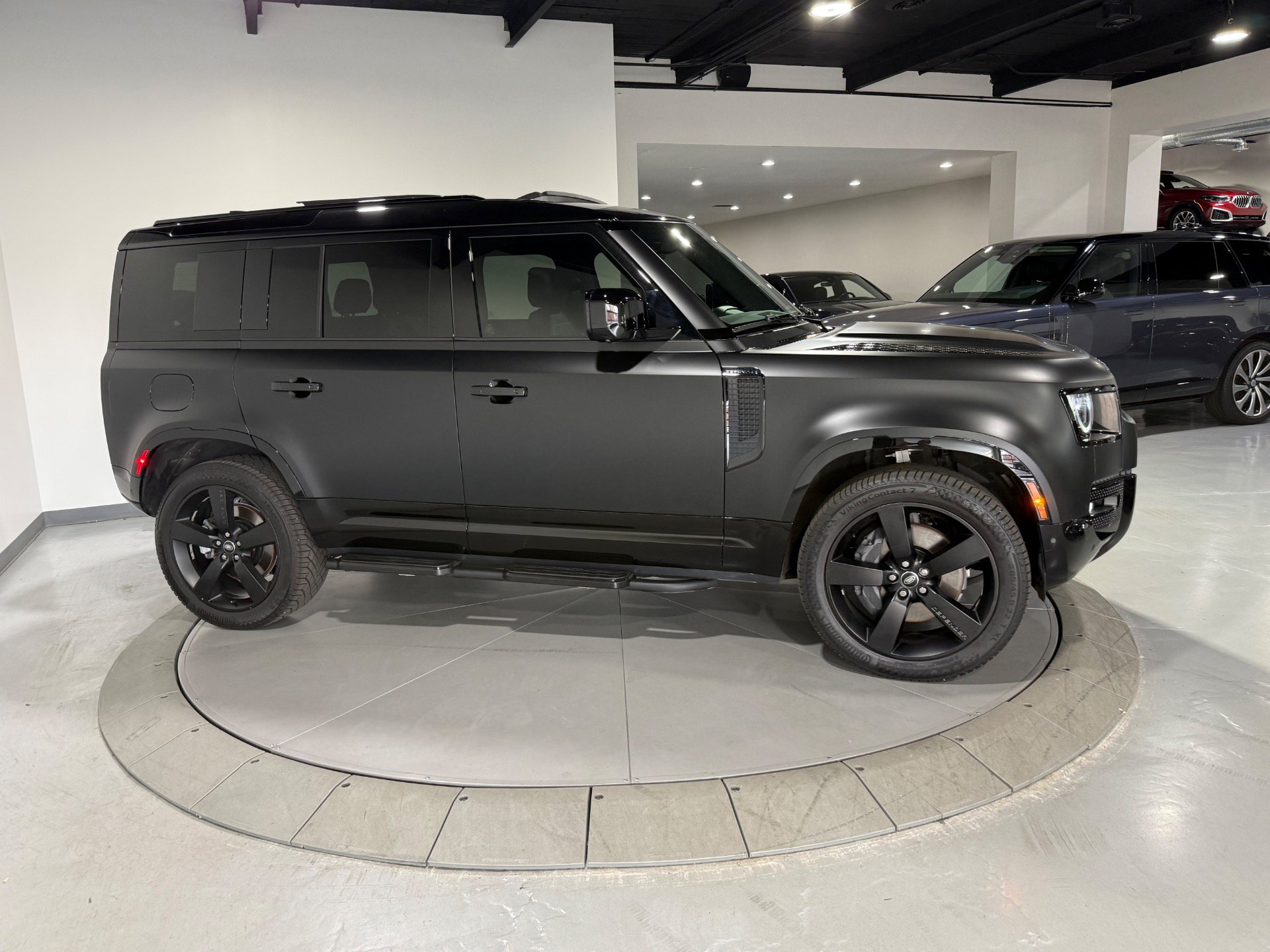 Used 2025 Land Rover Defender 110 X-Dynamic SE AWD/4WD image 8