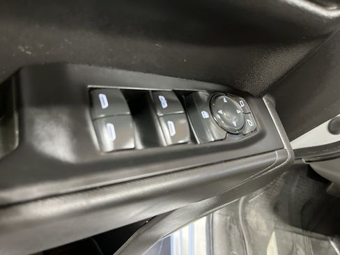 Used 2022 Chevrolet Silverado 1500 Custom w/ Safety Confidence Package AWD/4WD image 18