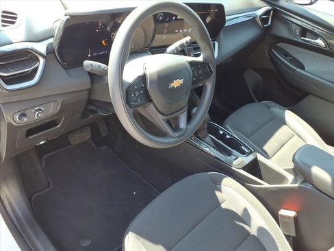 Used 2025 Chevrolet TrailBlazer LT AWD/4WD image 13