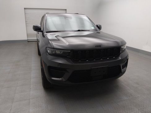 Used 2022 Jeep Grand Cherokee Altitude image 14