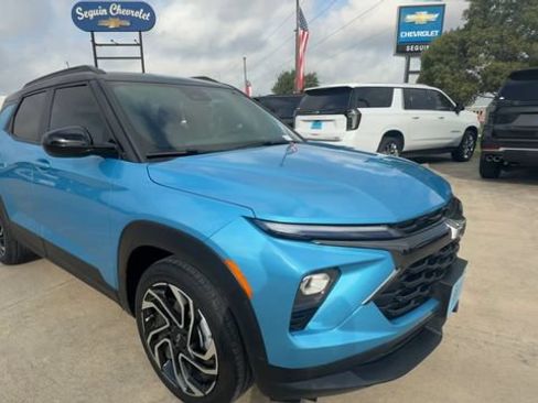 Used 2025 Chevrolet TrailBlazer RS w/ Convenience Package FWD image 2